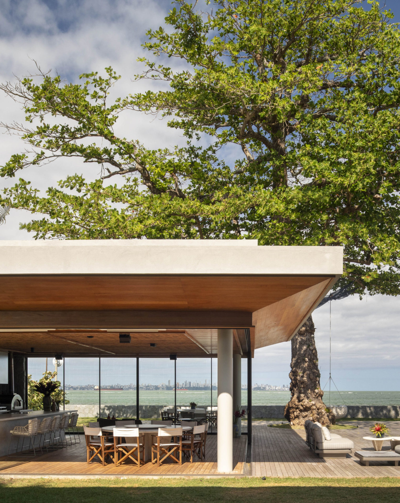 na foto casa de praia com piscina