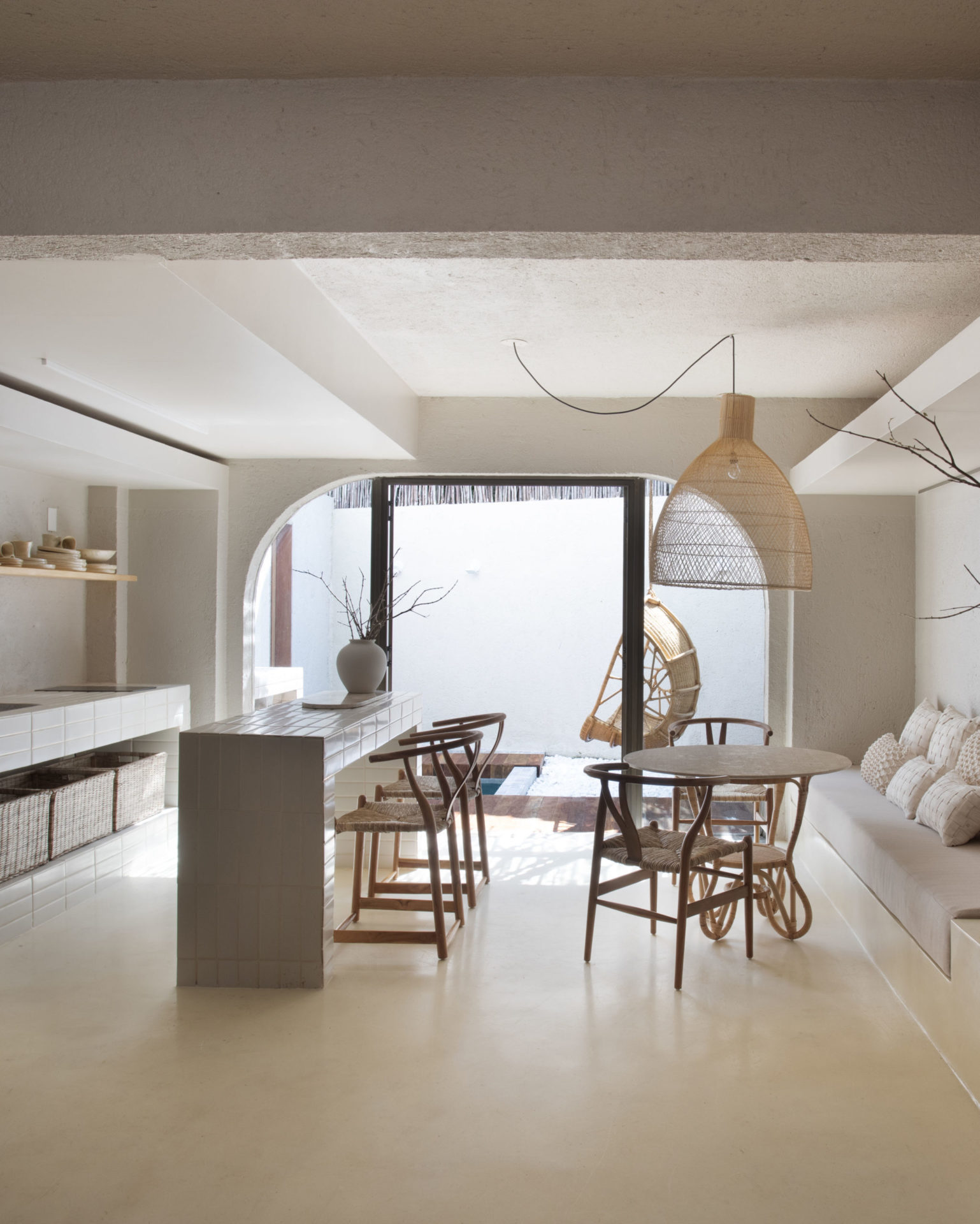 na foto sala e cozinha integradas