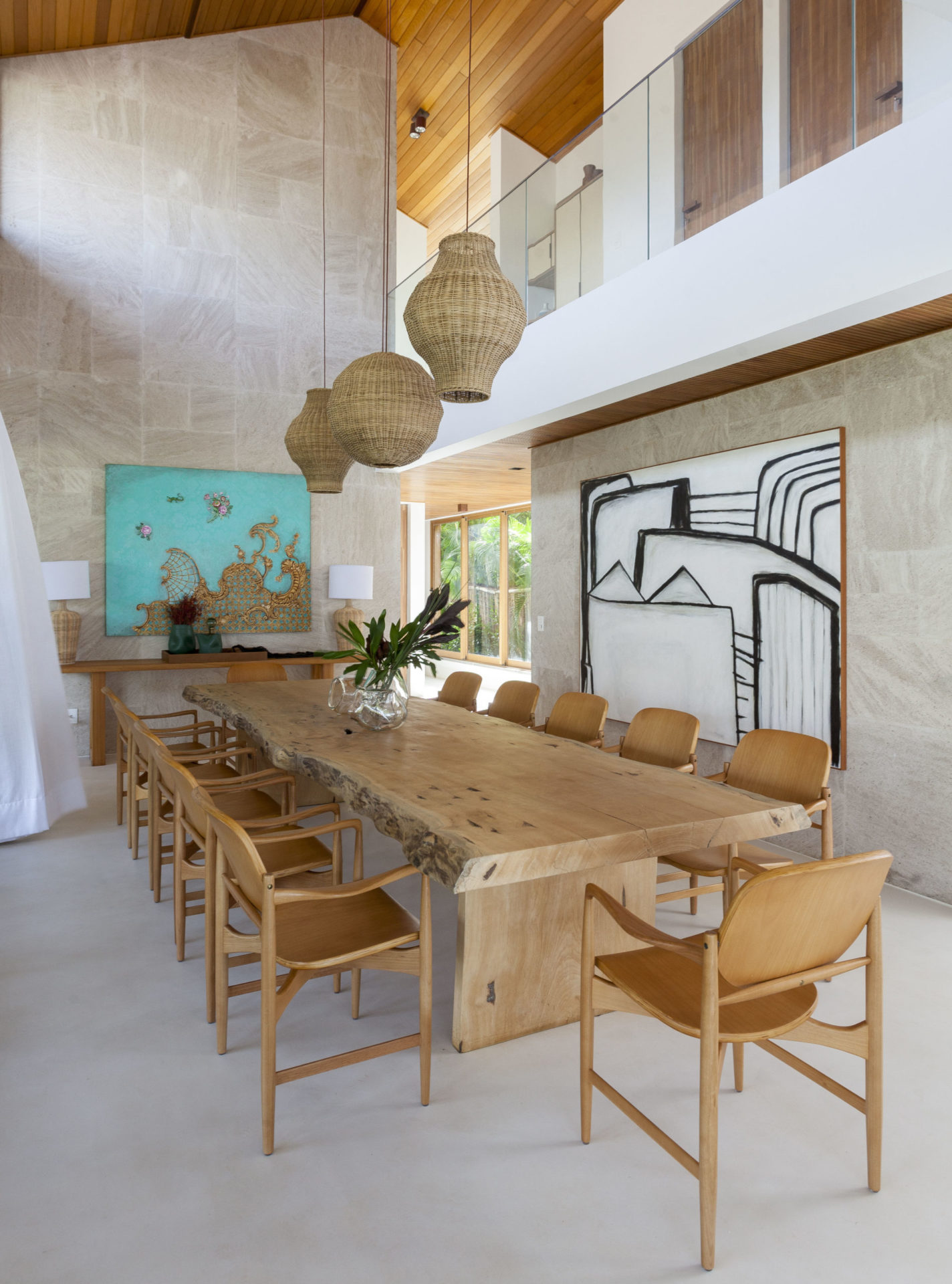 na foto sala de jantar de casa de praia