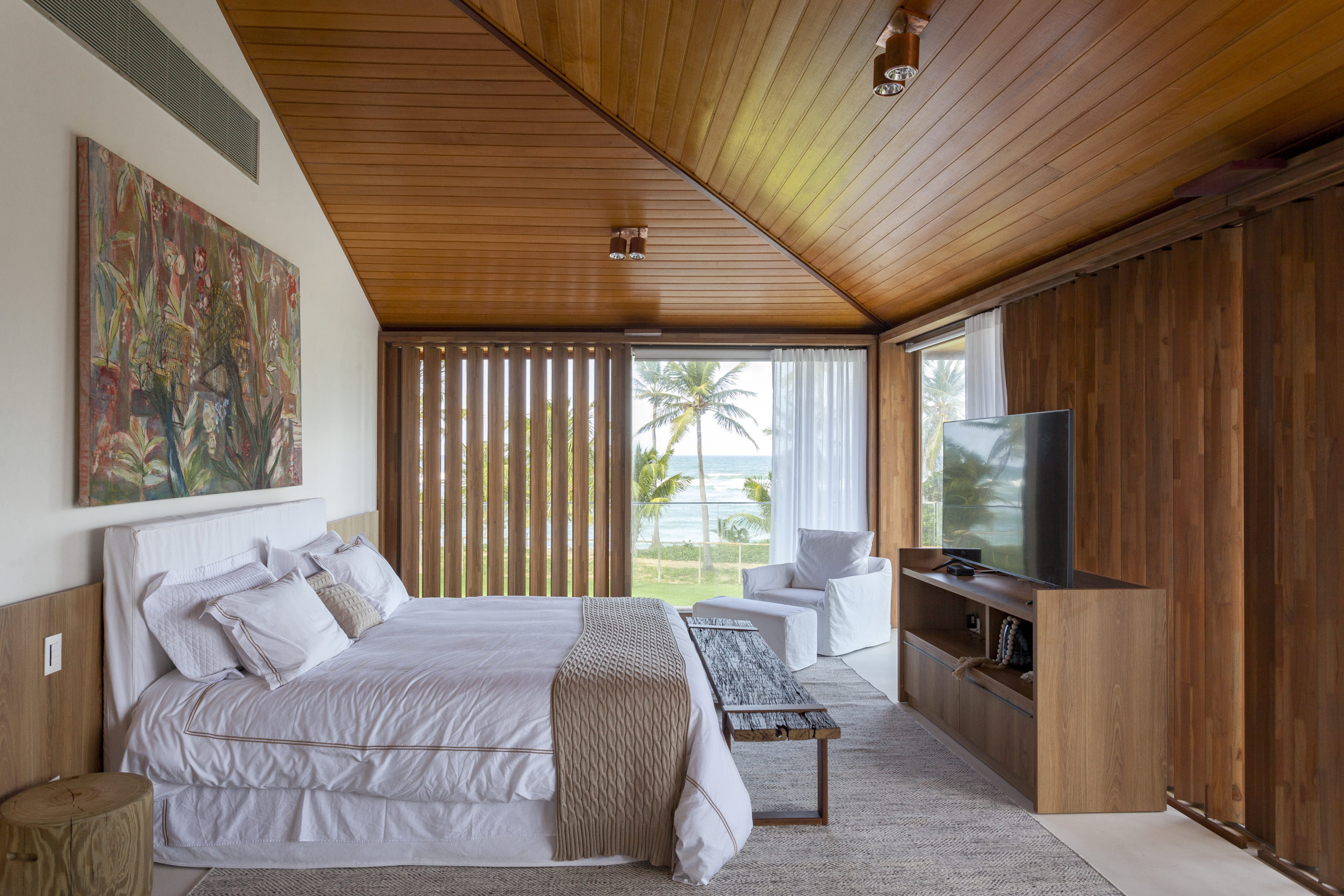 na foto suíte principal com vista para a praia