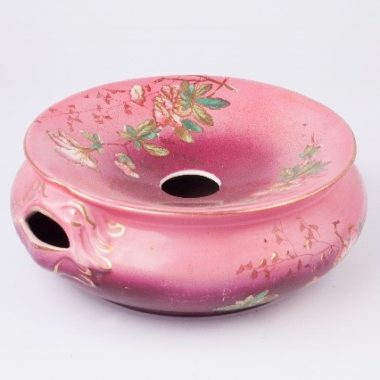 cuspidor cor de rosa com flores