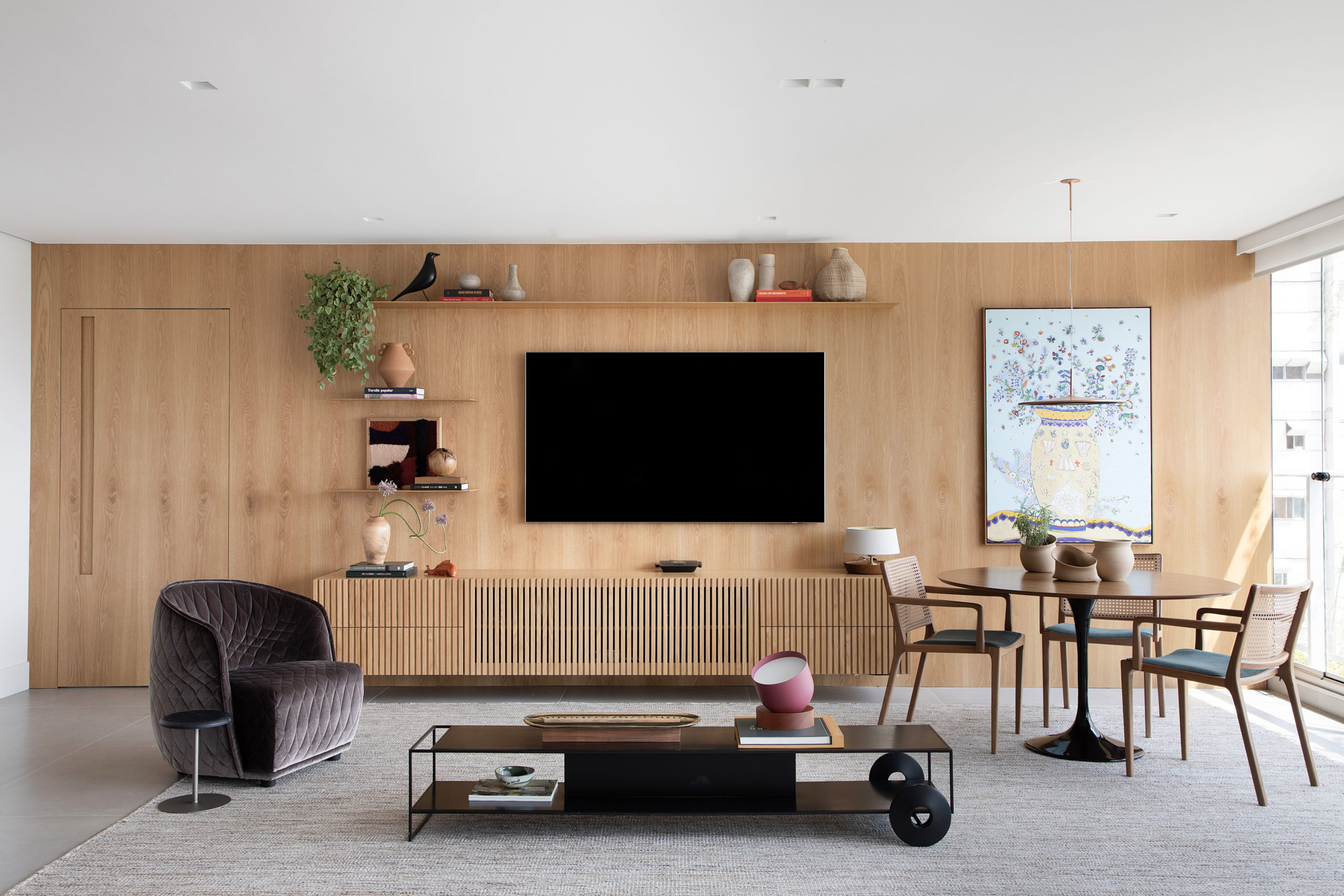 Apartamento é transformado em espaço dedicado à convivência