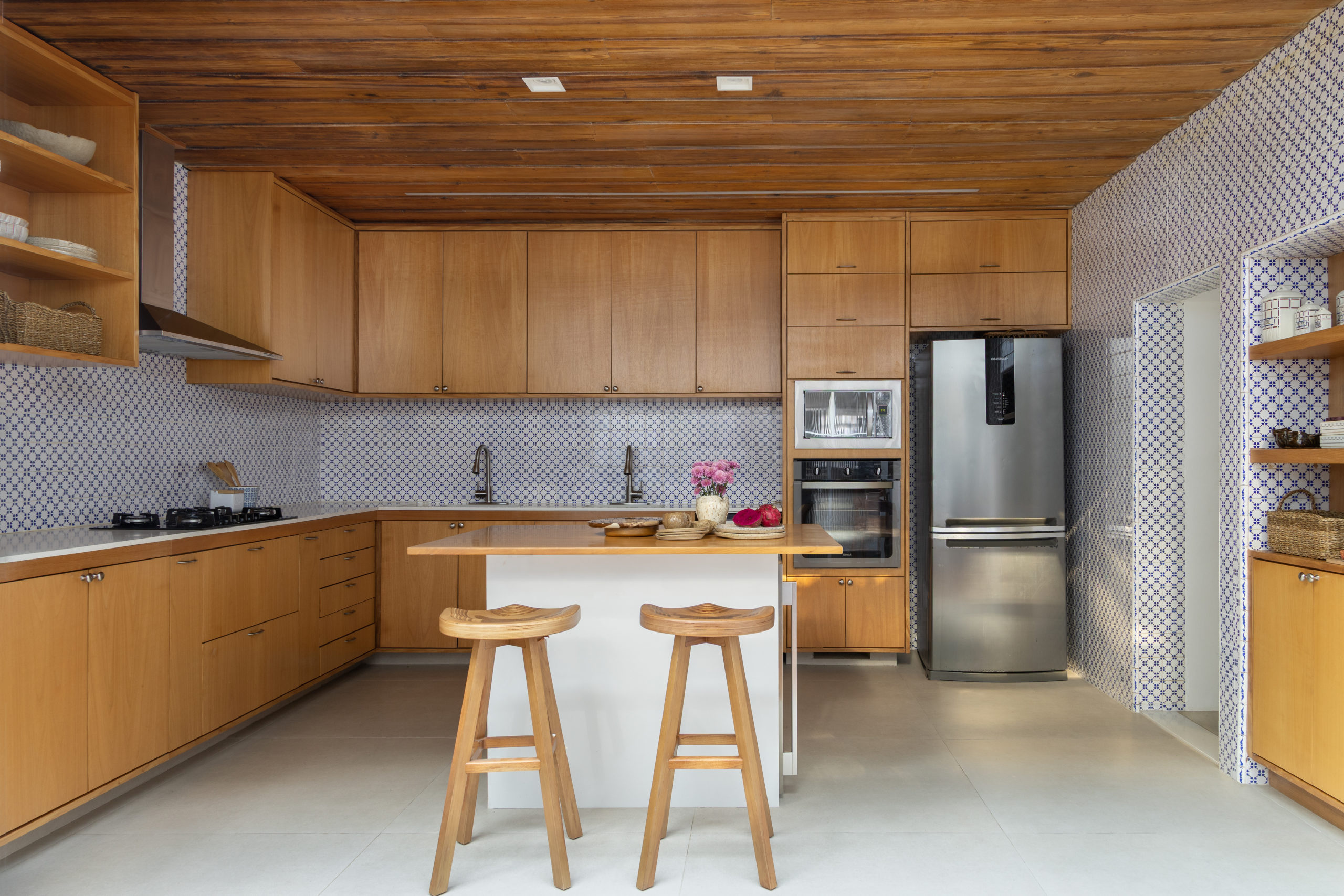 na foto cozinha em madeira