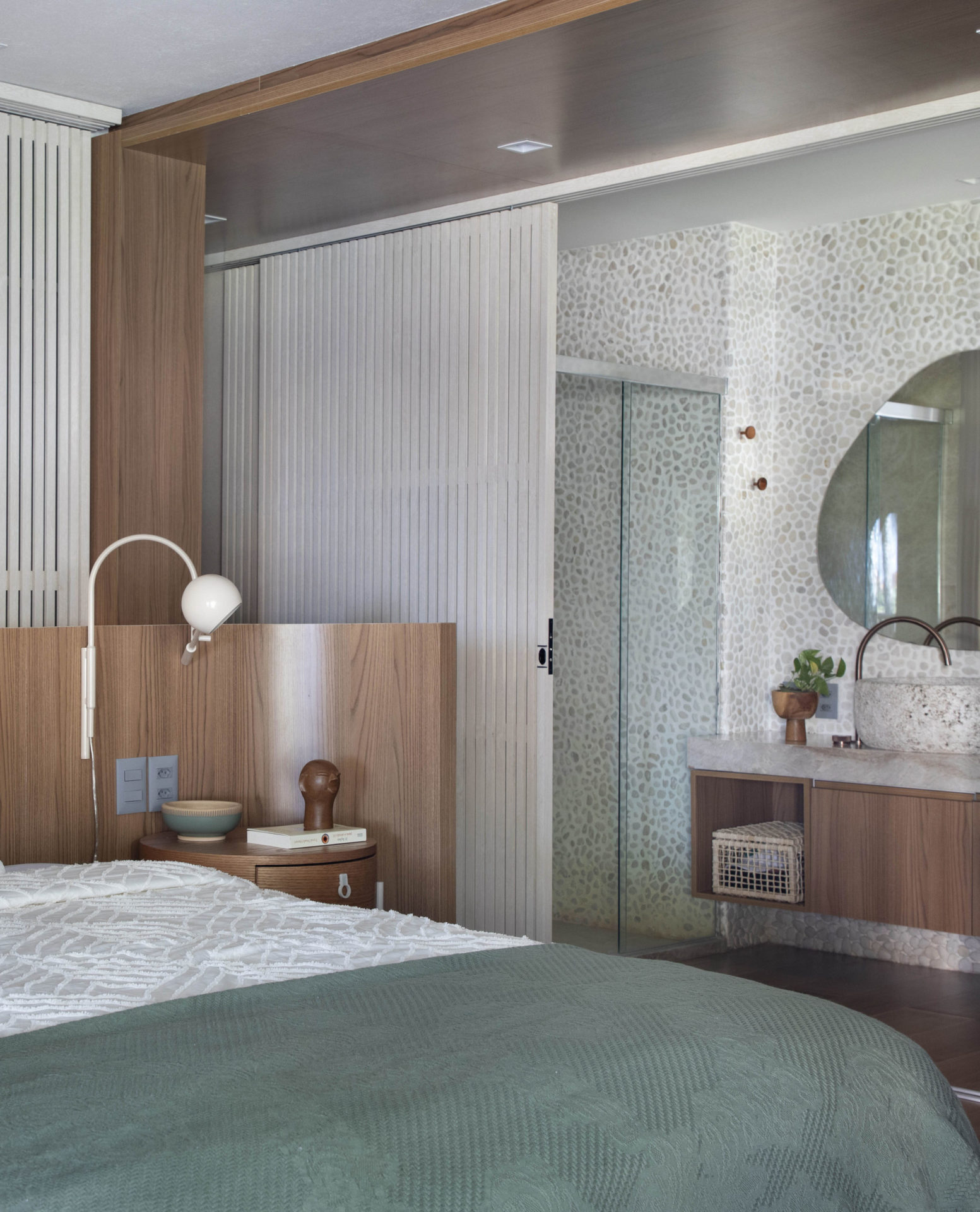 na foto quarto de casal com súite