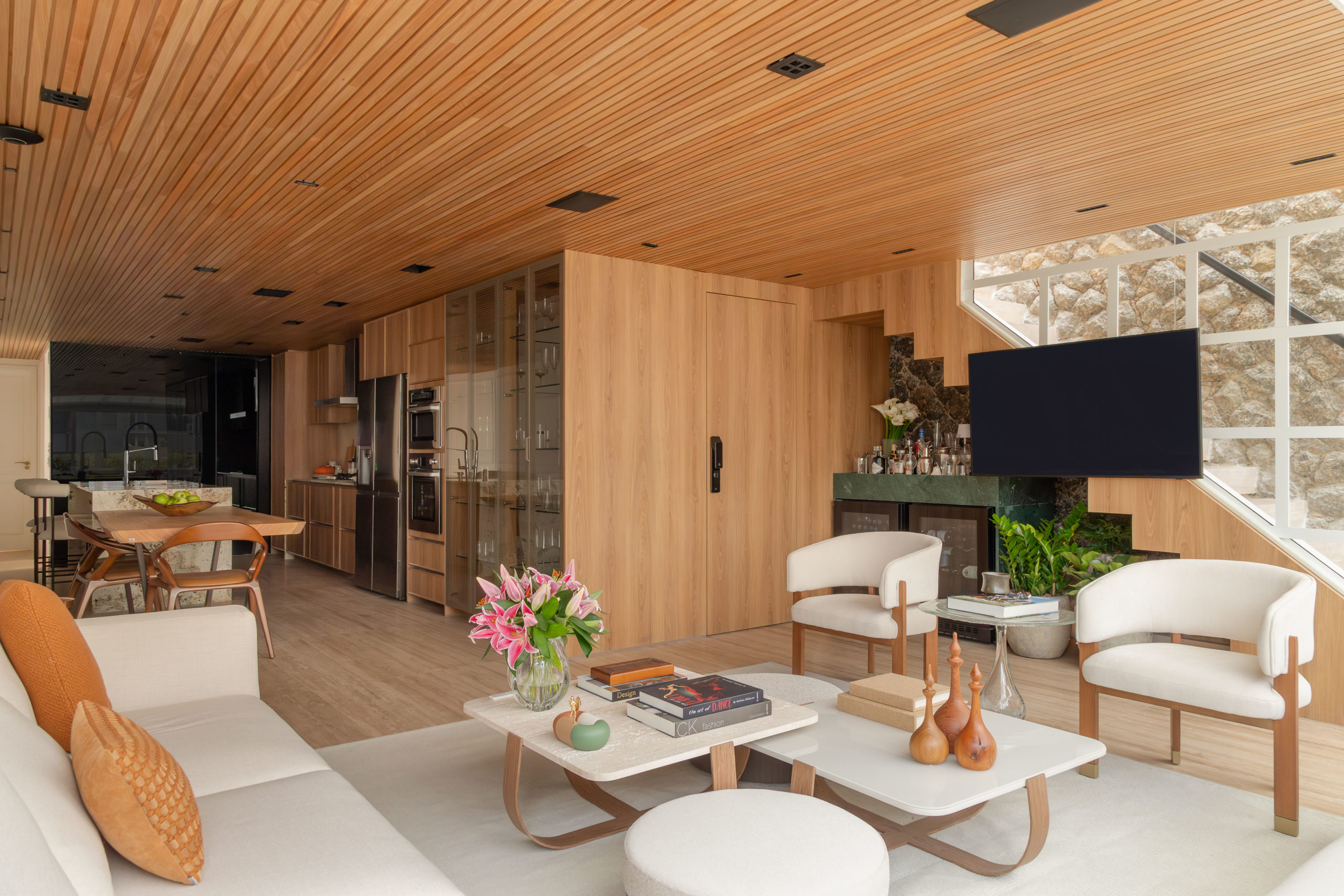 na foto sala de cobertura duplex no Leblon