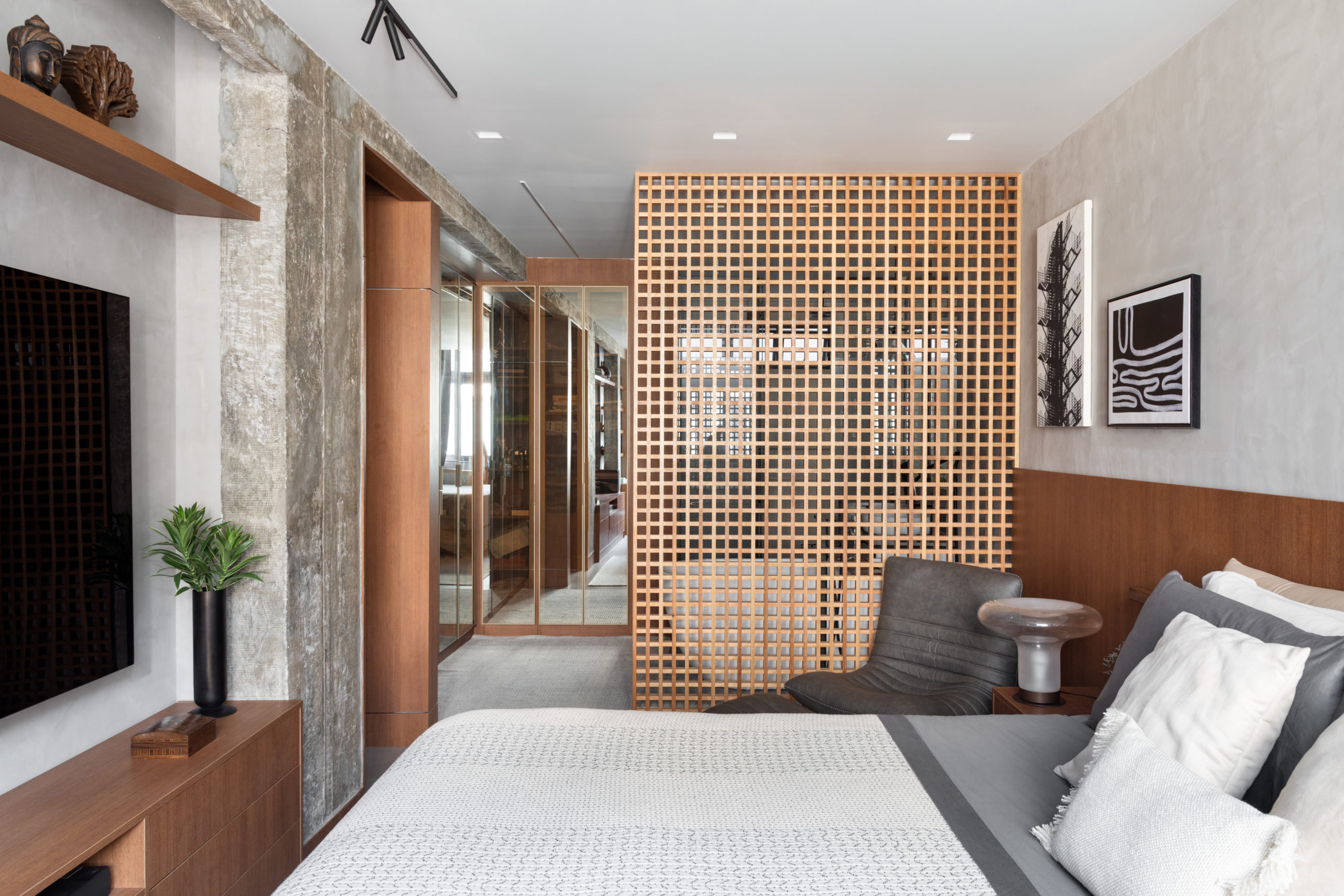 na foto um quarto com banheiro