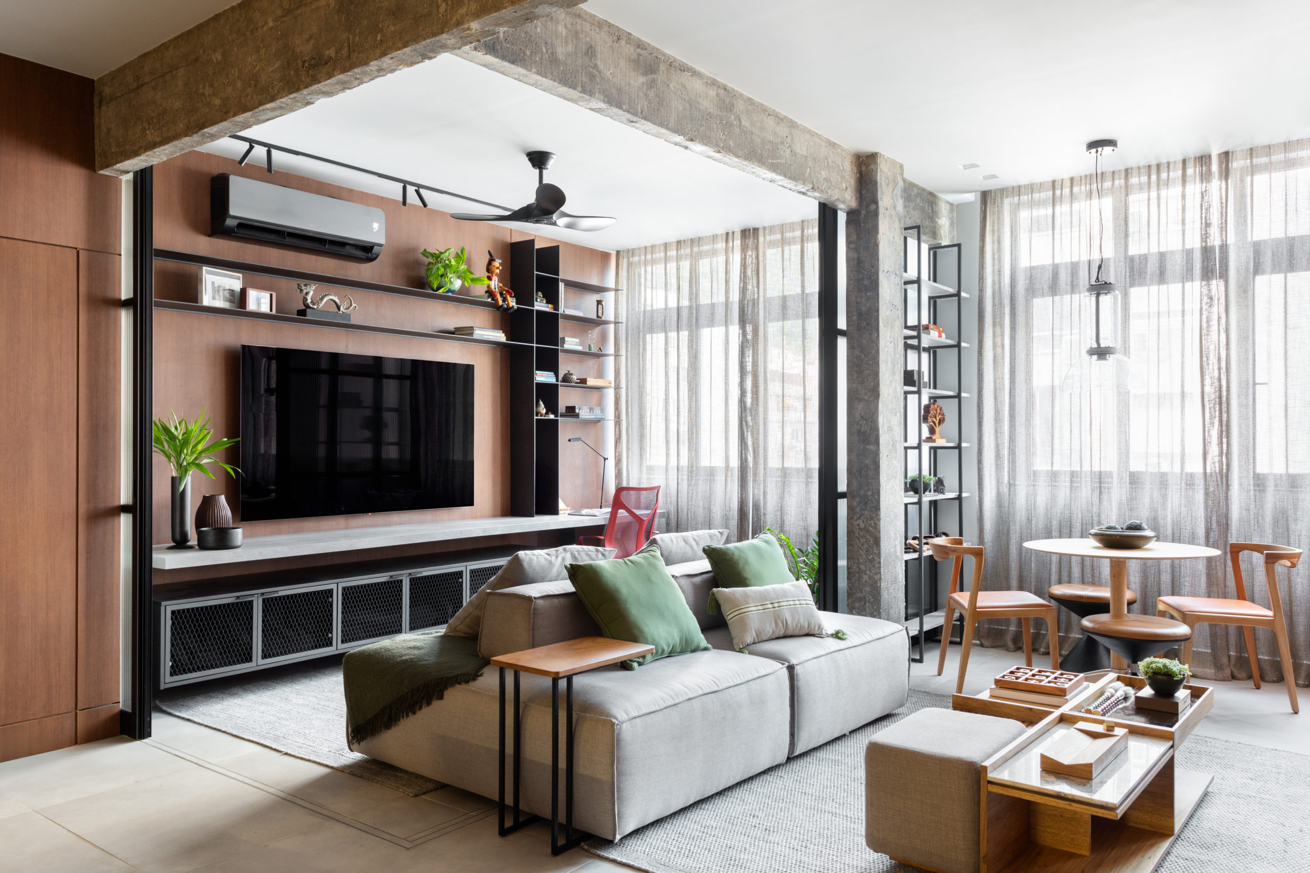 na foto sala de estar e TV