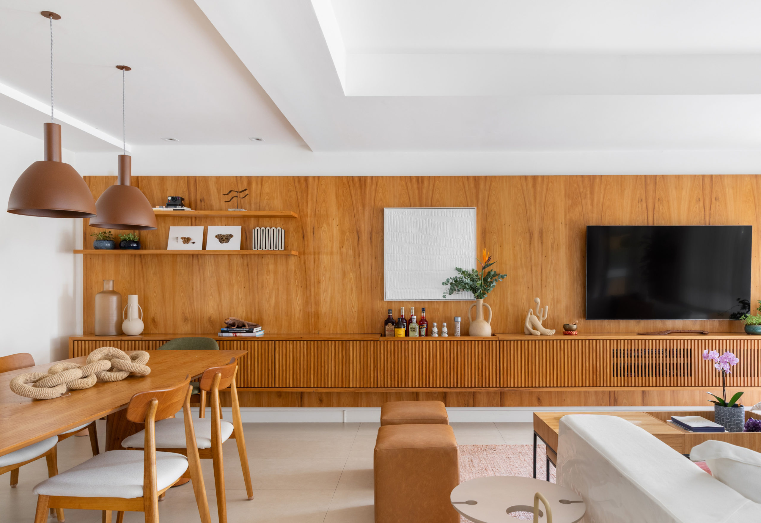 Referências à natureza proporcionam leveza à apartamento no Rio