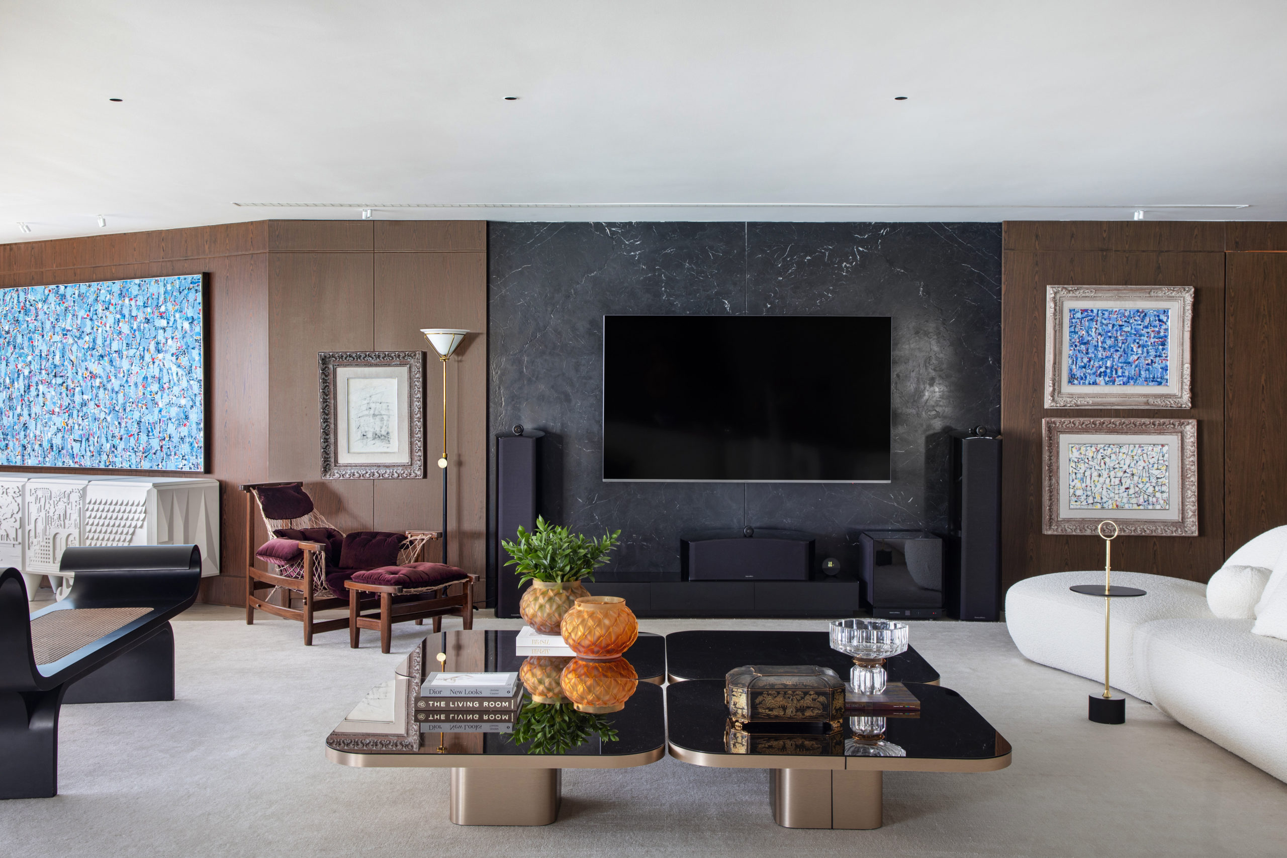 Apartamento ganha funcionalidade e conforto familiar em Fortaleza