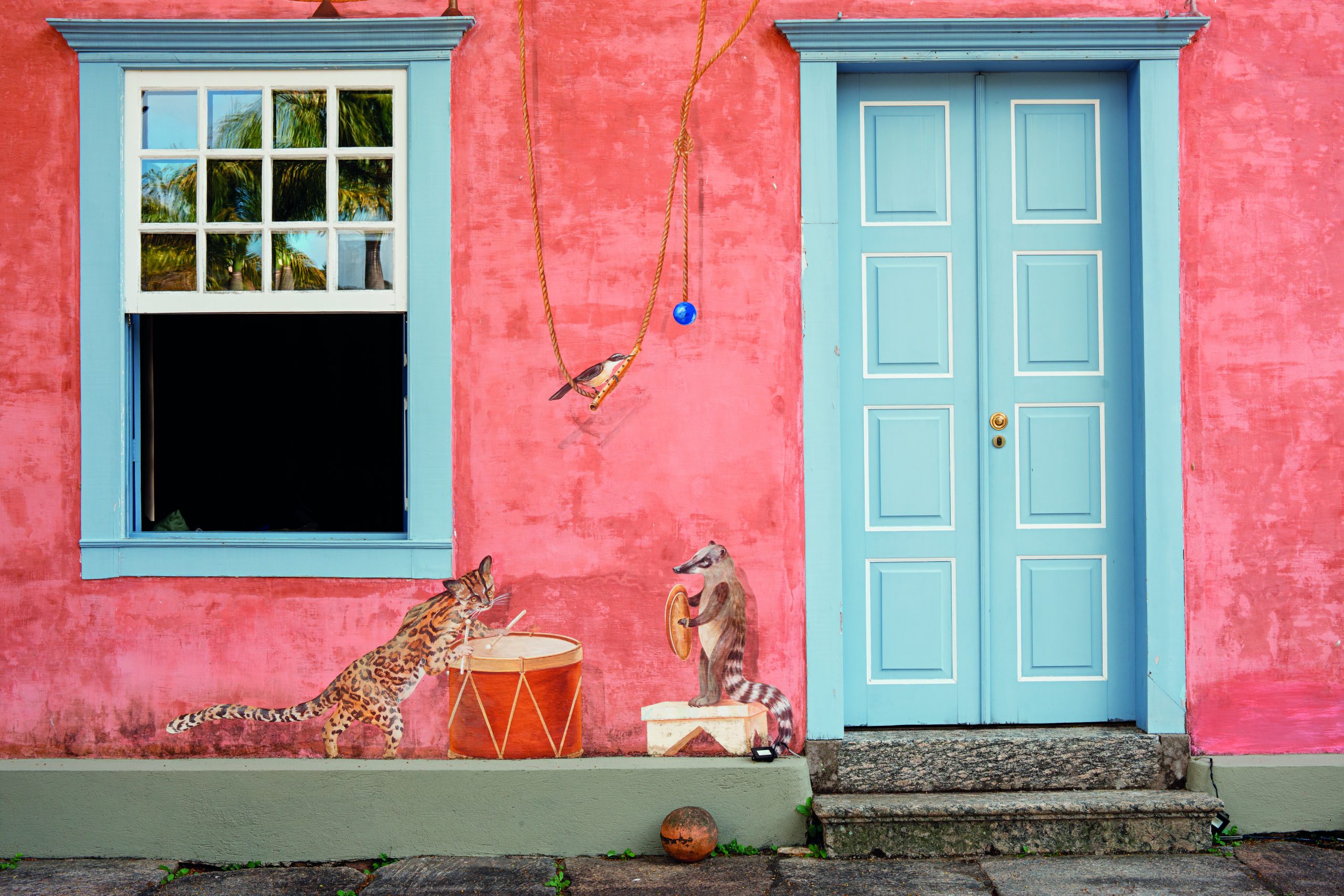 na foto fachada de uma fazenda