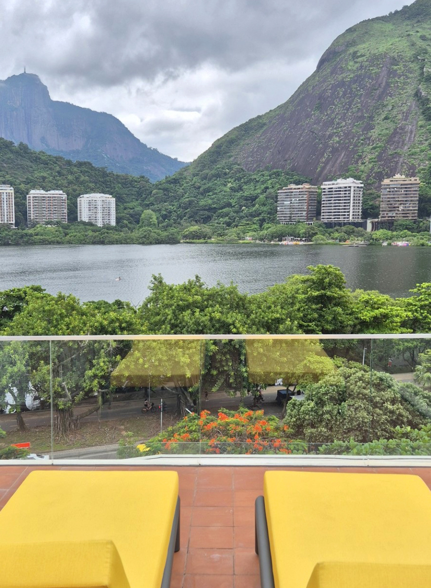 Na foto a vista da Lagoa Rodrigo de Freitas de cobertura duplex
