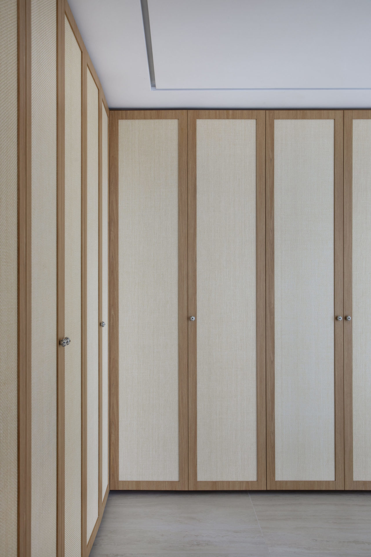 na foto armário em marcenaria