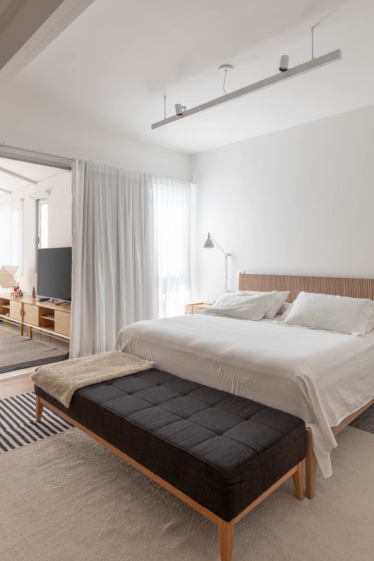 na foto quarto com cama de casal