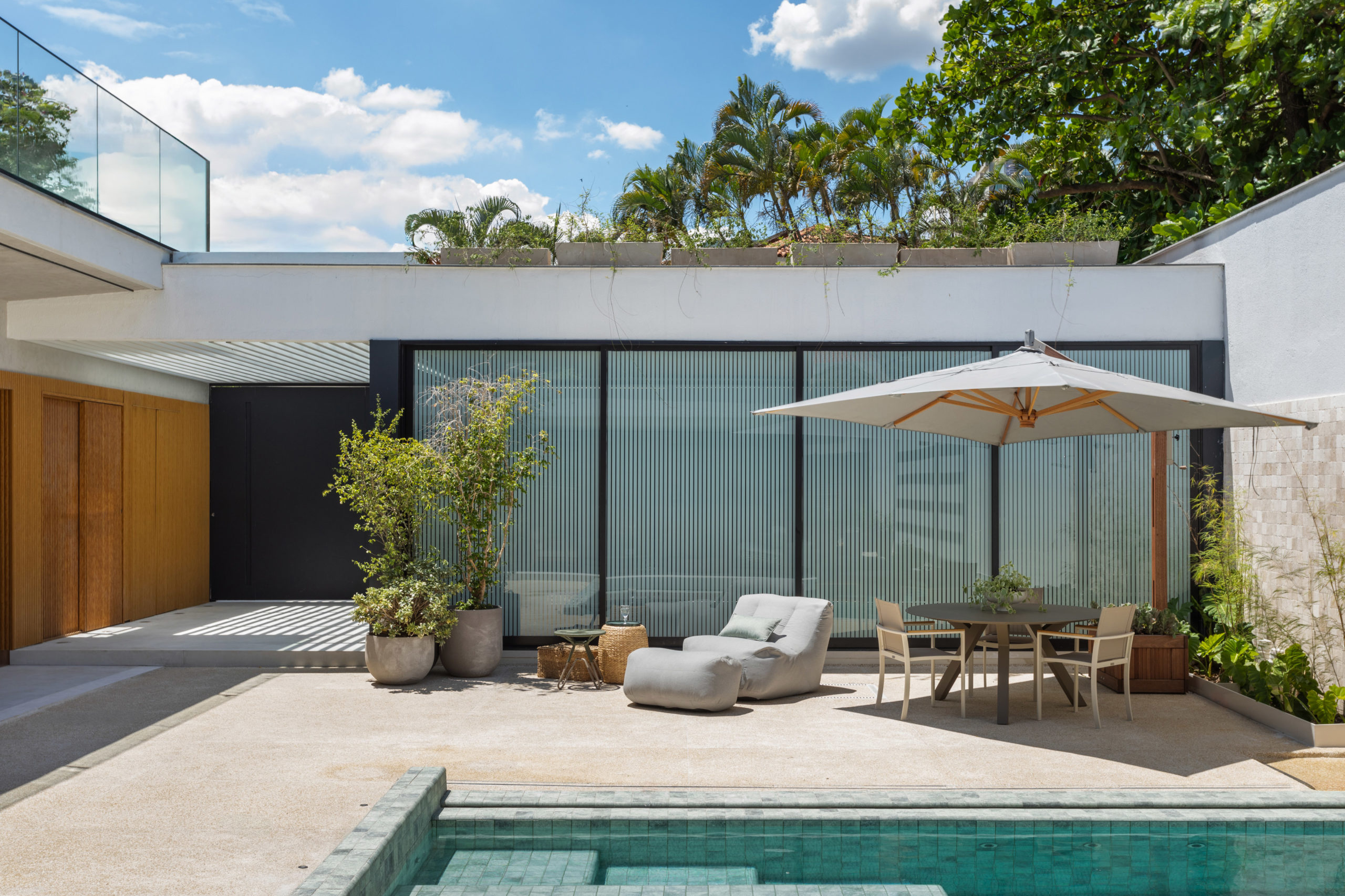 na foto área da piscina