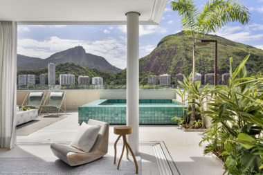 na foto área da piscina