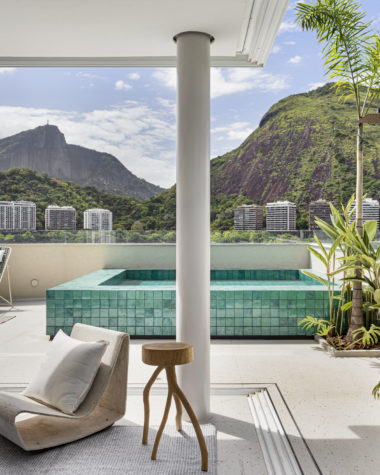 na foto área da piscina
