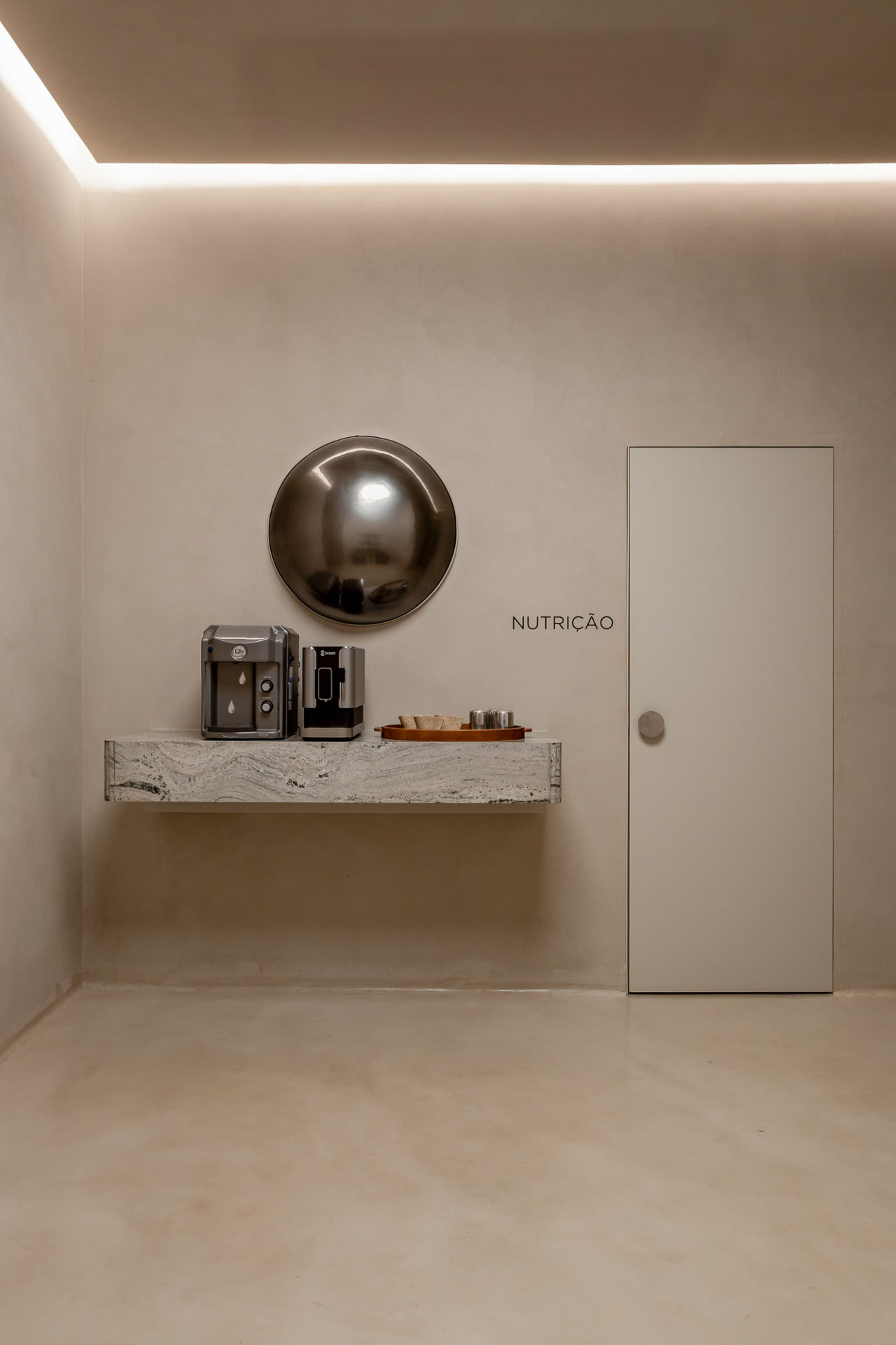 na foto espaço de clinica com iluminação