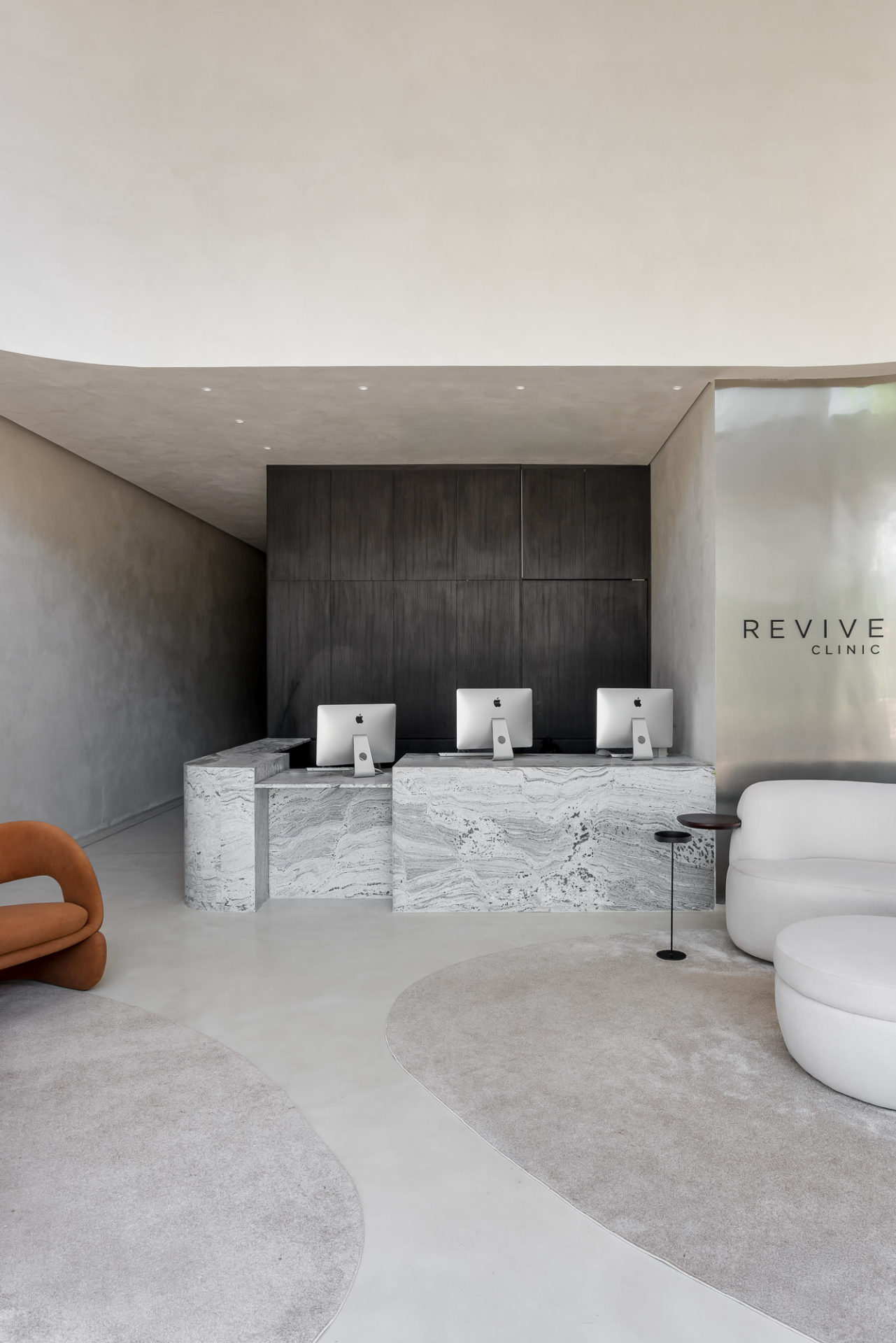 na foto recepção de Revive Clinic