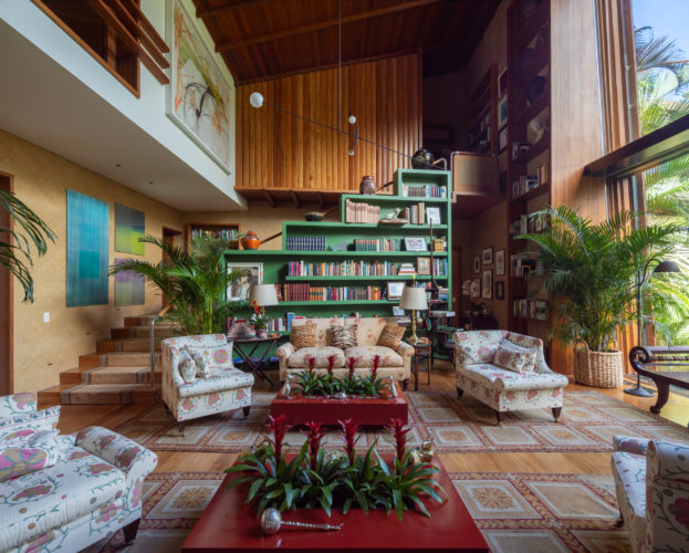 Projeto com vista para a Pedra da Gávea como protagonista explora luz, escala e materialidade