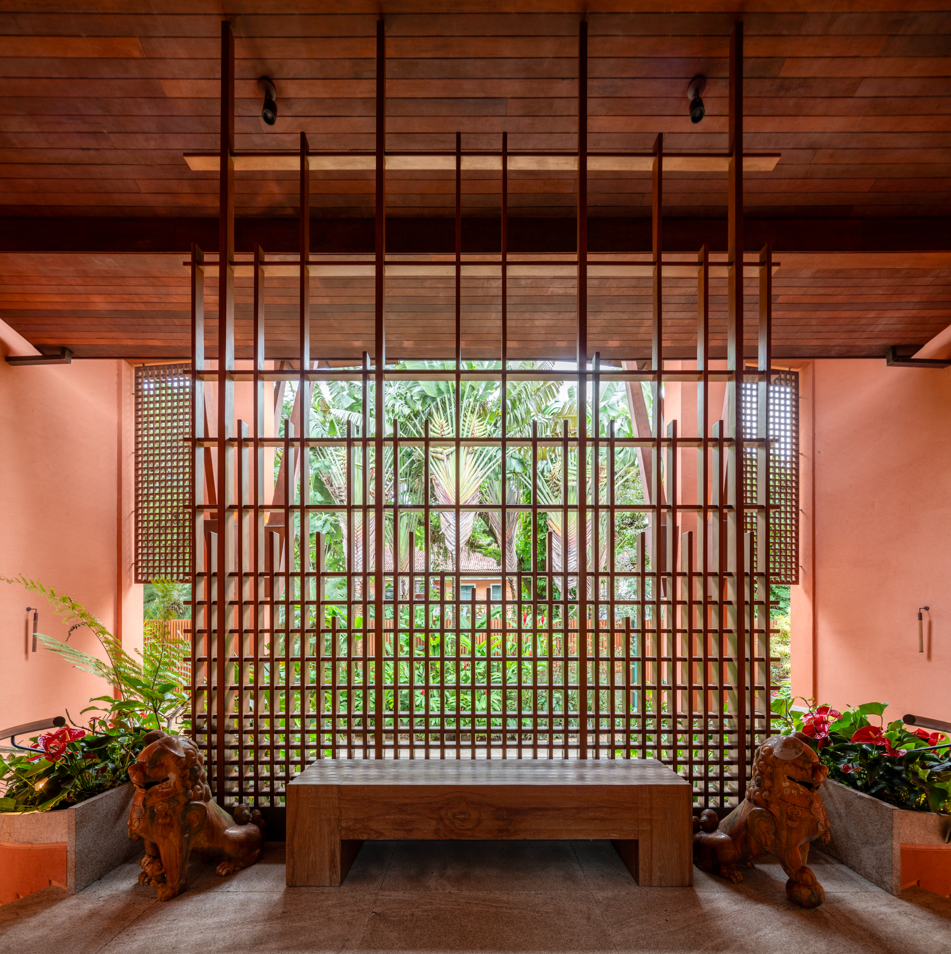 Projeto com vista para a Pedra da Gávea como protagonista explora luz, escala e materialidade