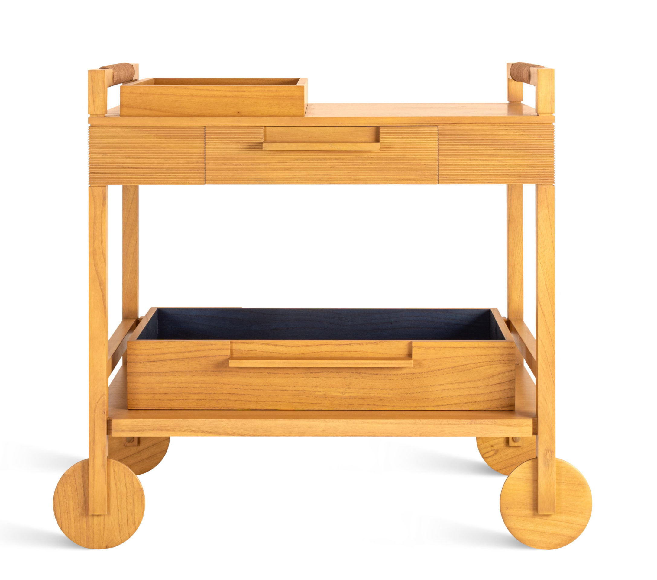 na foto um carrinho mini bar em madeira