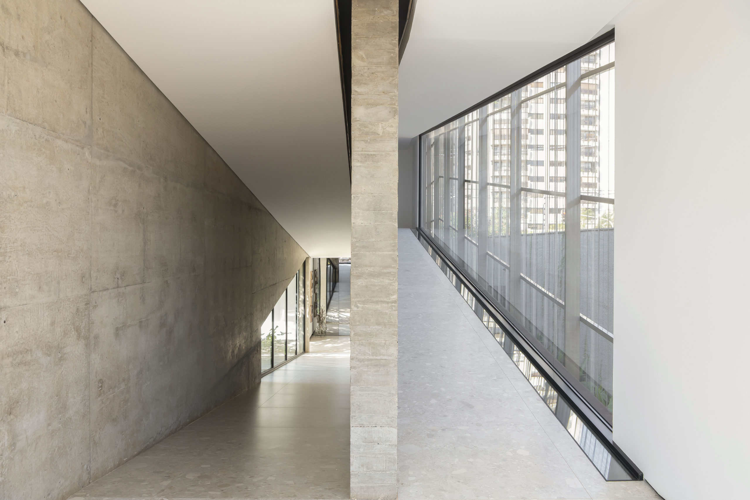 na foto rampas internas de casa modernista