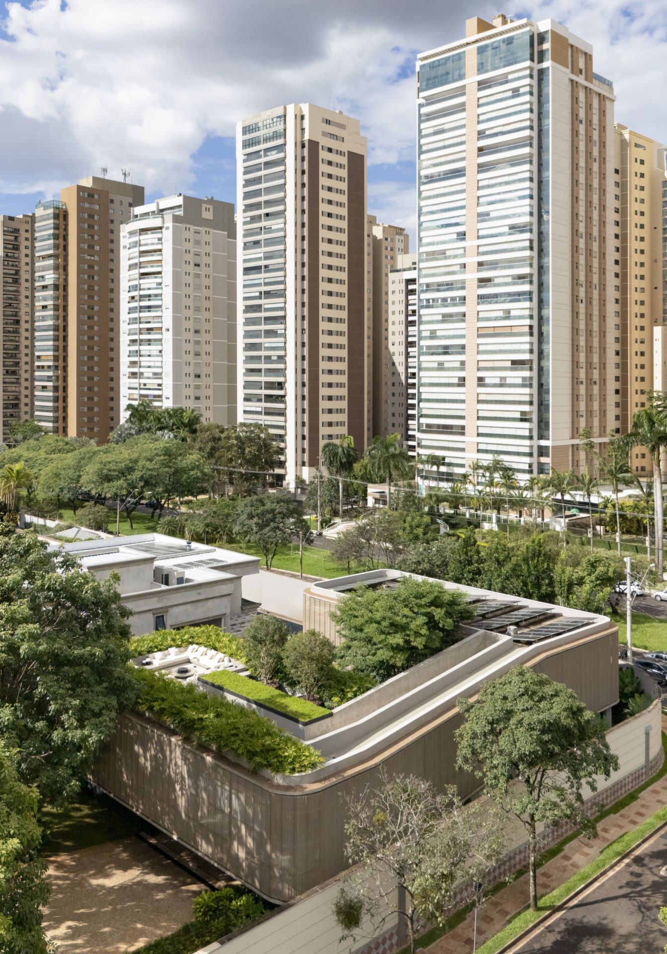 na foto imagem aérea de casa em Ribeirão Preto