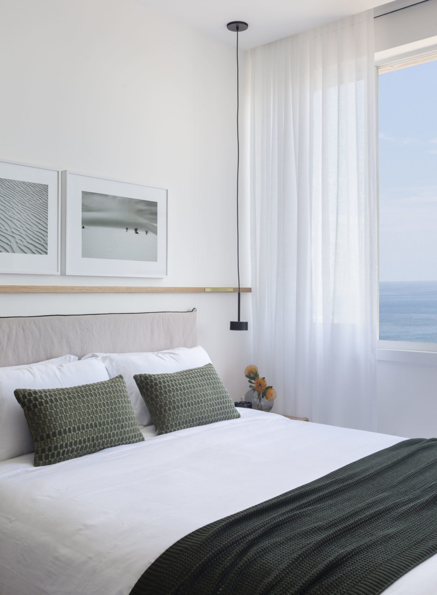 na foto quarto com vista para a praia de Ipanema