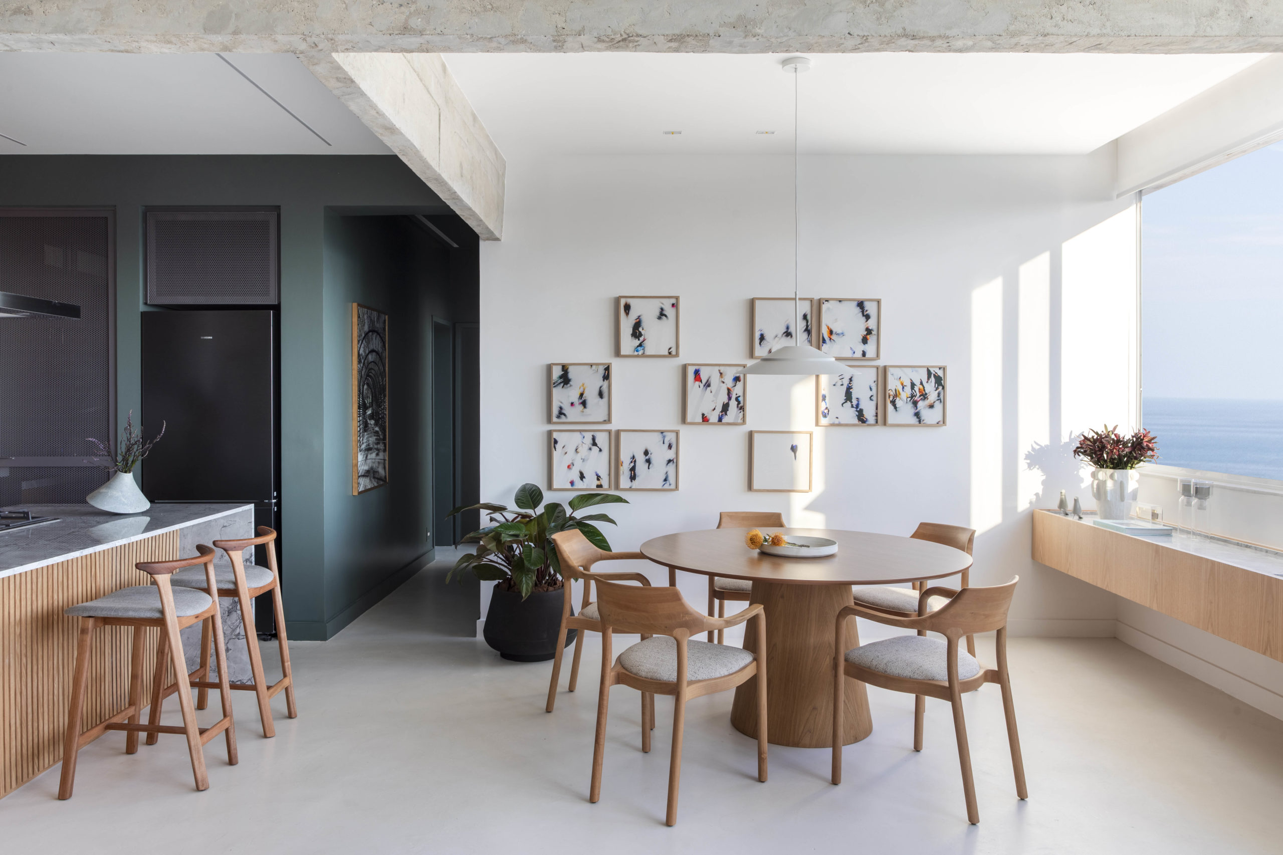 na foto sala de jantar
