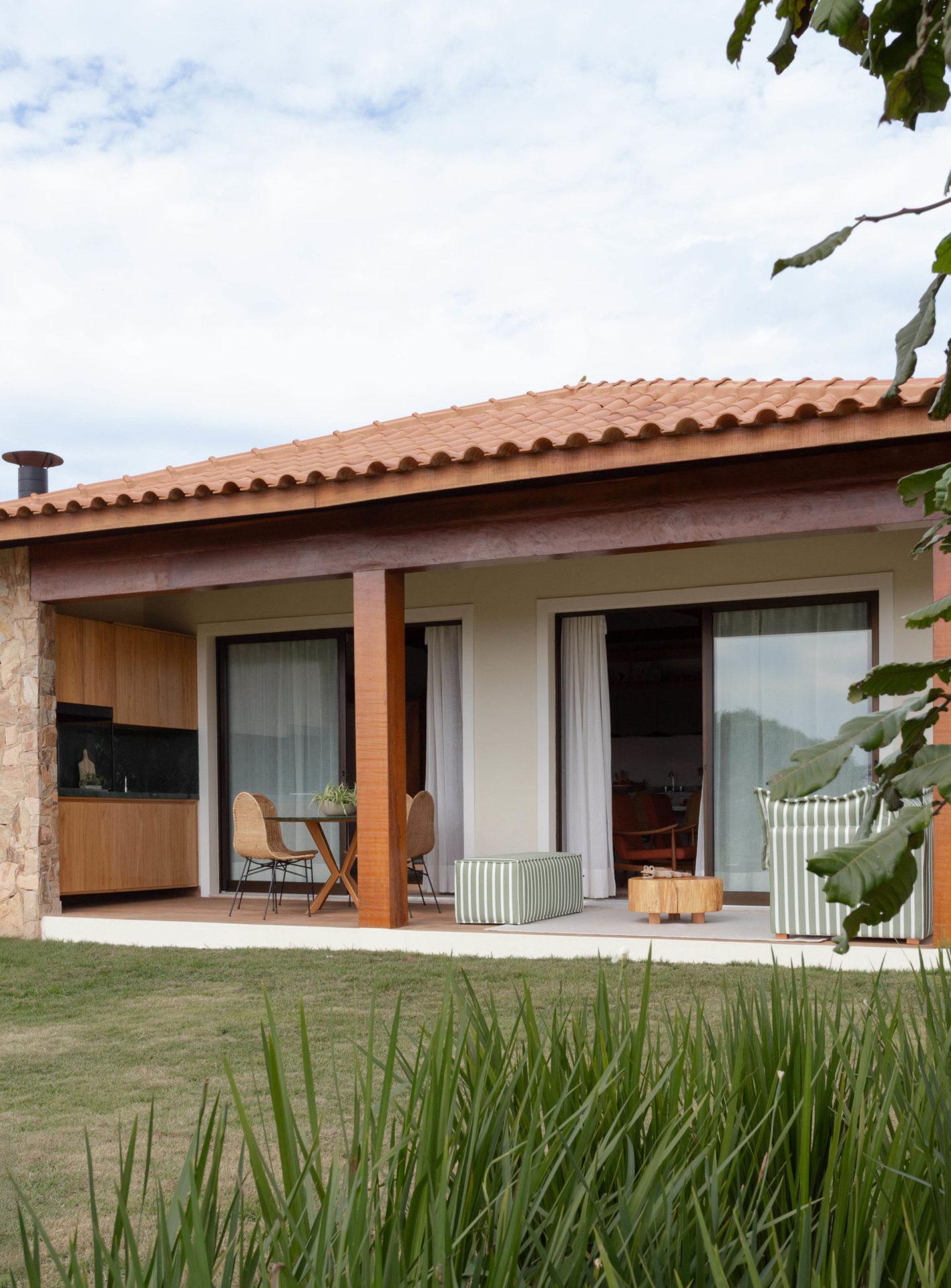 na foto varanda gourmet de casa de praia em Búzios