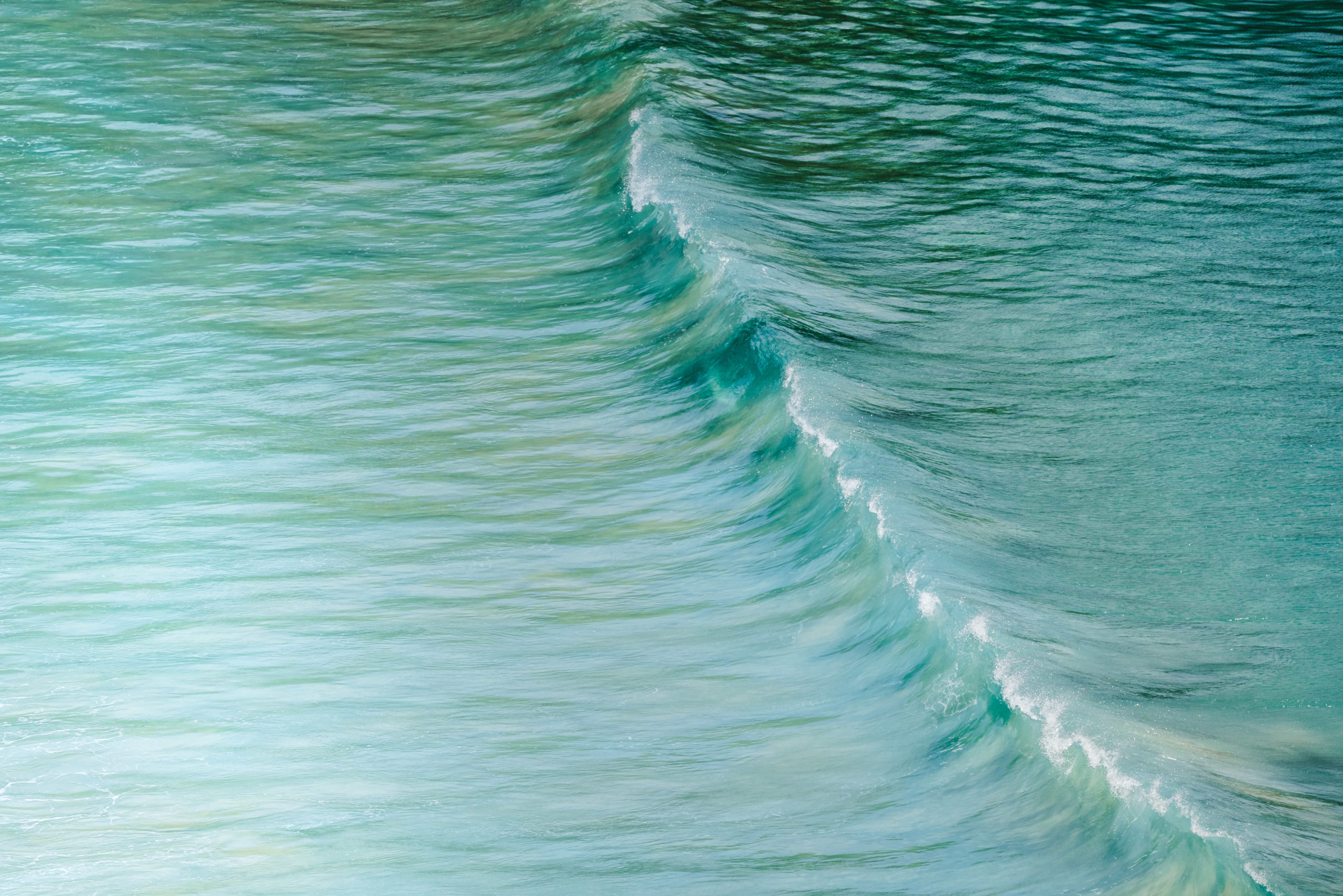 foto de mar e ondas