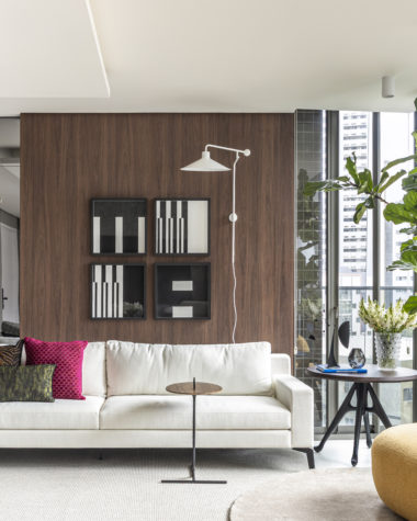 na foto sala de estar e varanda