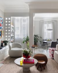 na foto sala de estar e jantar de apartamento em Copacabana