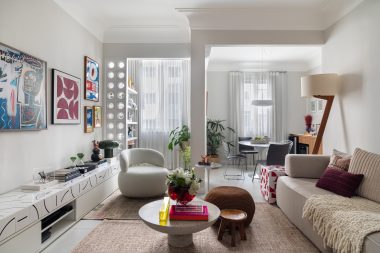 na foto sala de estar e jantar de apartamento em Copacabana