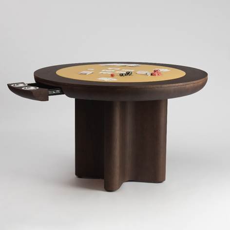na foto Mesa Nard para Gamão e Carteado
