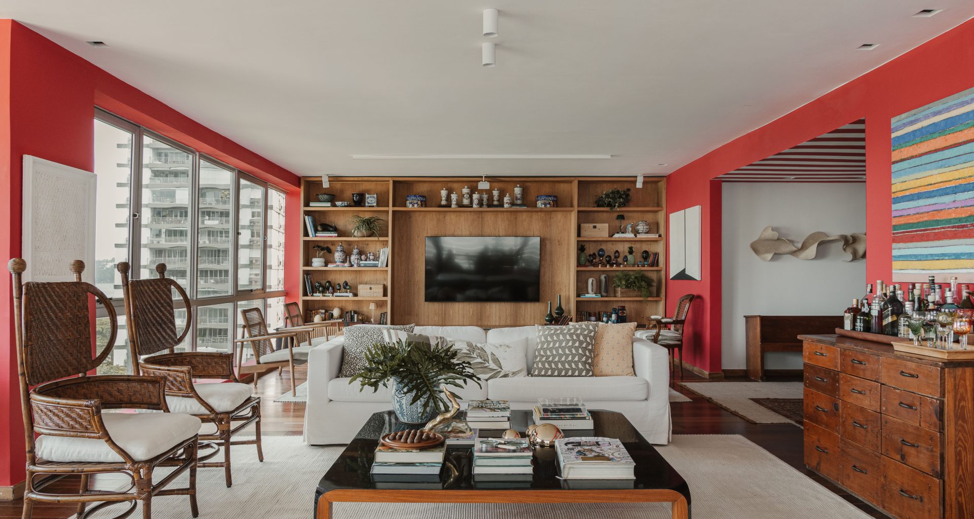 na foto sala de estar e TV