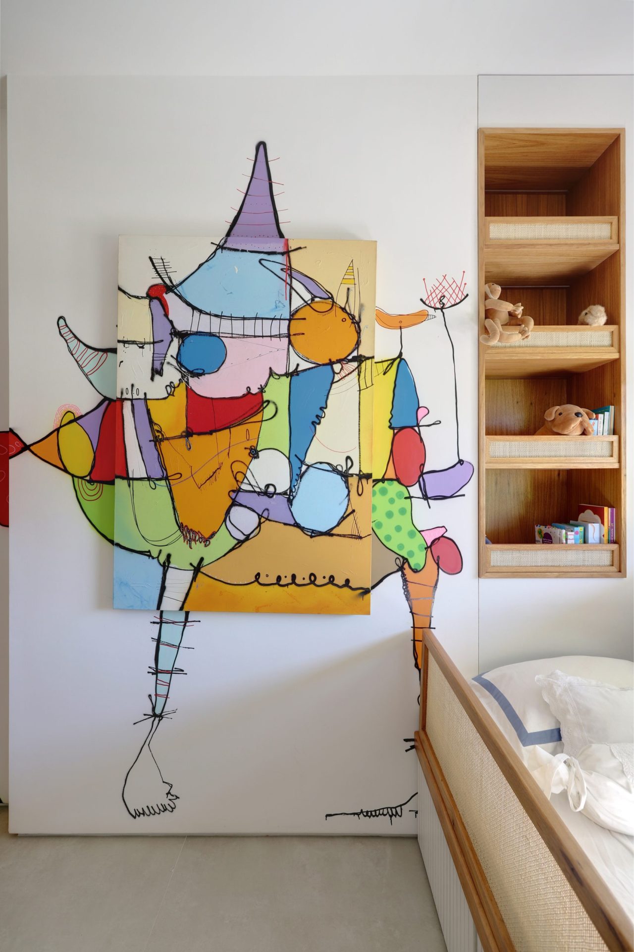 na foto quarto infantil com obra em grafite de Smael Vagner 