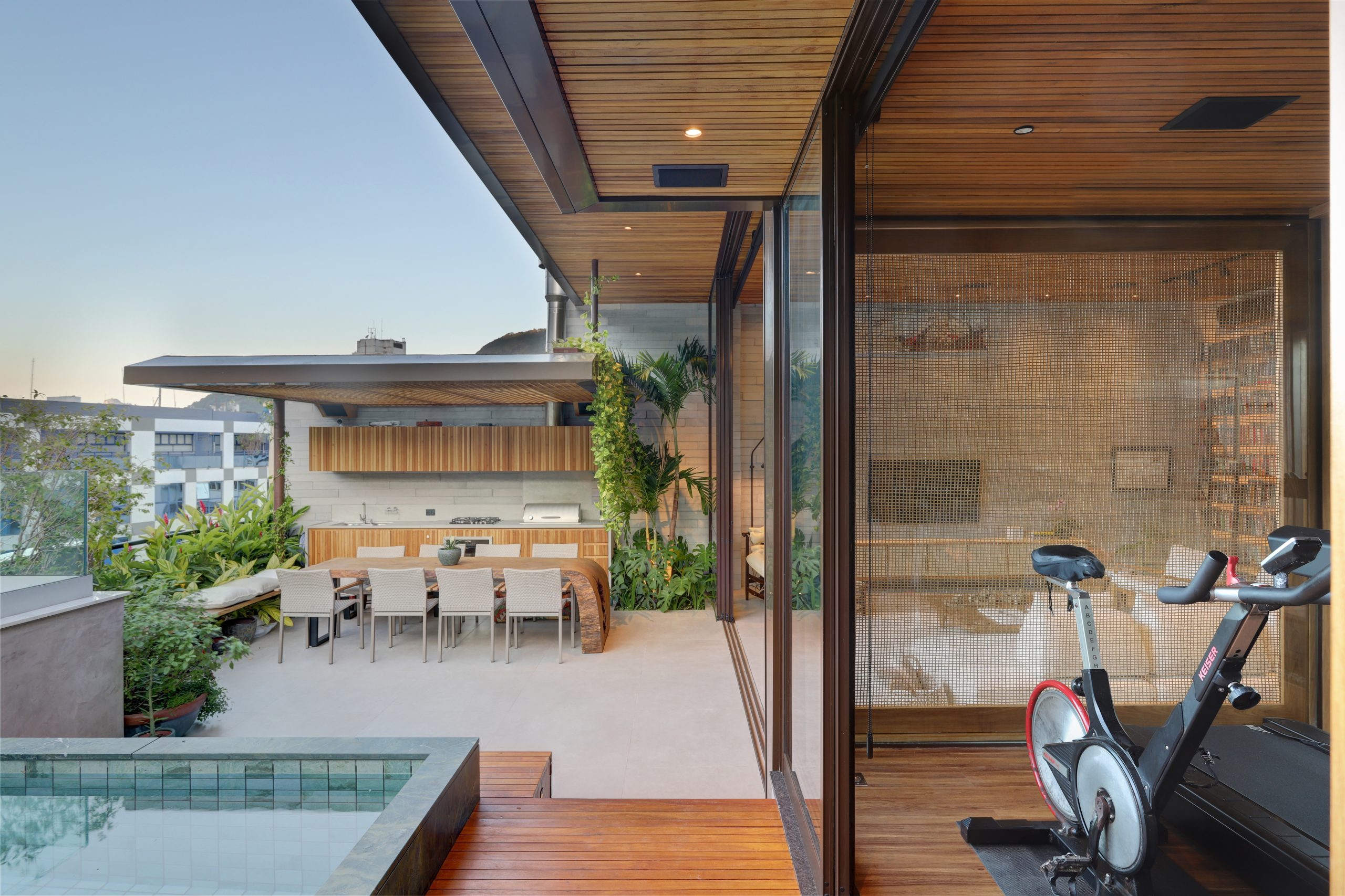na foto cobertura de apartamento no Horto com piscina, academia e área gourmet