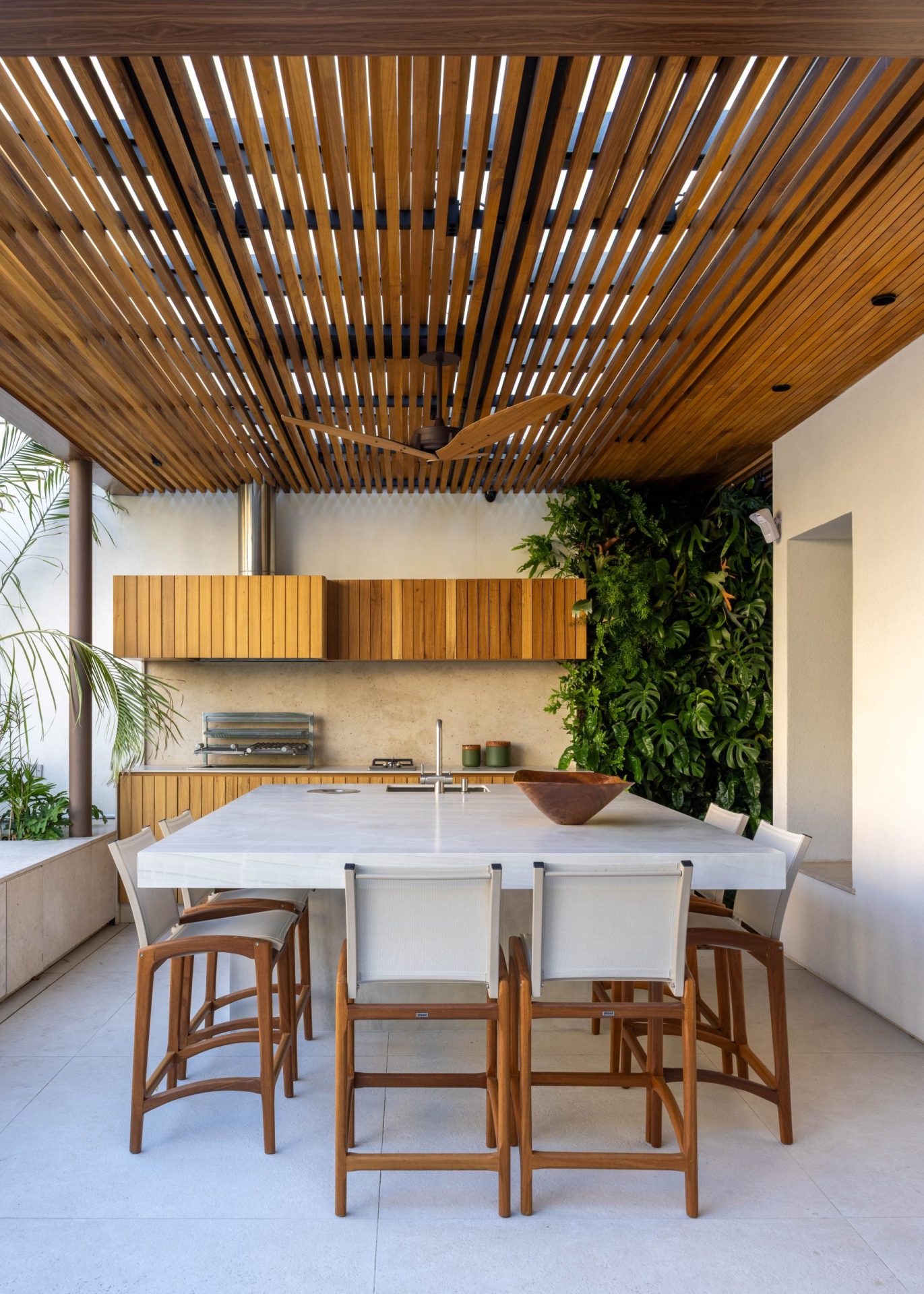 na foto a´rea gourmet de cobertura duplex com piscina