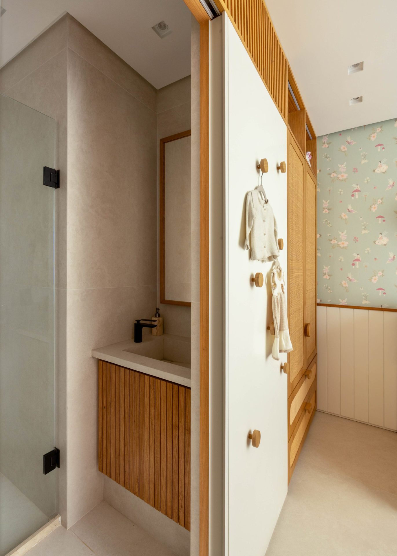 na foto quarto infantil e pequeno lavado